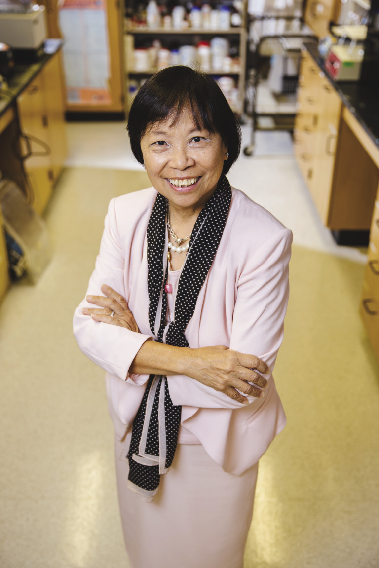 Julie Yin Djeu ’67 in her lab